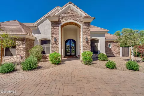 Exterior - 2082 E Sanoque Blvd, Gilbert, AZ 85298 photo 4 of 13