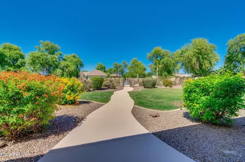 Exterior - 2082 E Sanoque Blvd, Gilbert, AZ 85298 photo 5 of 13