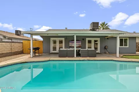 Exterior - 560 W Emerald Ave, Mesa, AZ 85210 photo 4 of 5