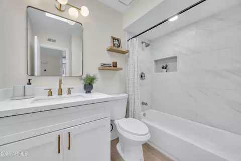 Bath - 1016 E Charleston Ave, Phoenix, AZ 85022 photo 3 of 3