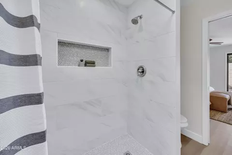 Bath - 1016 E Charleston Ave, Phoenix, AZ 85022 photo 2 of 3