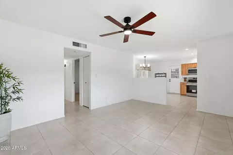 Living - 2201 E Gretta Pl, Phoenix, AZ 85022 photo 2 of 5