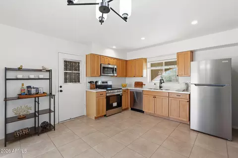 Kitchen - 2201 E Gretta Pl, Phoenix, AZ 85022 photo 5 of 5