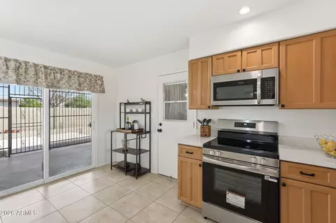 Kitchen - 2201 E Gretta Pl, Phoenix, AZ 85022 photo 2 of 5