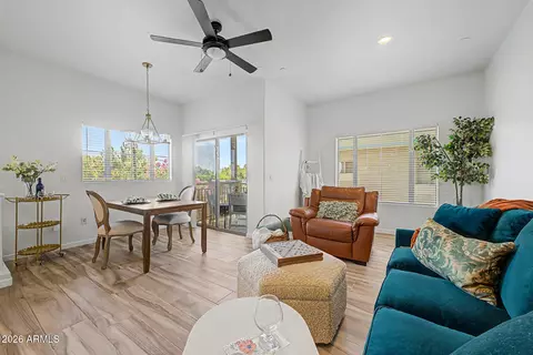 Living - 815 E Rose Ln #116, Phoenix, AZ 85014 photo 2 of 4
