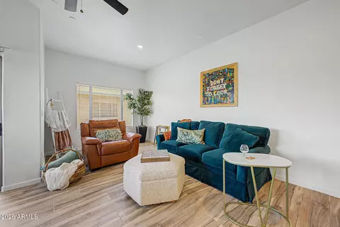 Living - 815 E Rose Ln #116, Phoenix, AZ 85014 photo 3 of 4