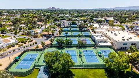 View/Area - 4446 E Camelback Rd #104, Phoenix, AZ 85018 photo 2 of 3