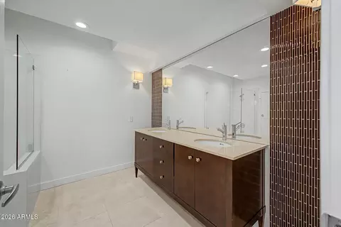Bath - 4446 E Camelback Rd #104, Phoenix, AZ 85018 photo 4 of 6