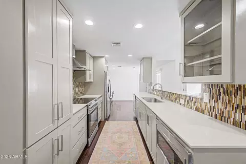 Kitchen - 4446 E Camelback Rd #104, Phoenix, AZ 85018 photo 2 of 3