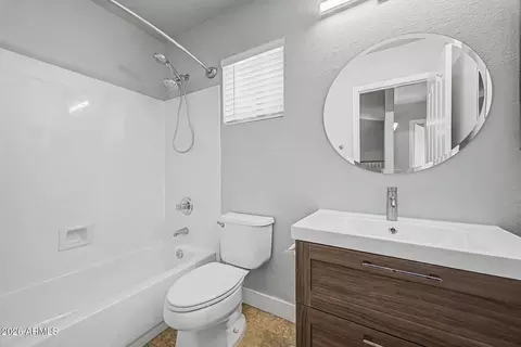 Bath - 4208 E Tether Trl, Phoenix, AZ 85050 photo 4 of 4