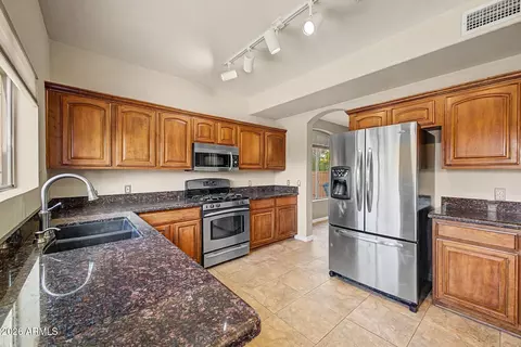 Kitchen - 4208 E Tether Trl, Phoenix, AZ 85050 photo 4 of 4