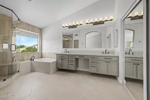 Bath - 4208 E Tether Trl, Phoenix, AZ 85050 photo 2 of 4