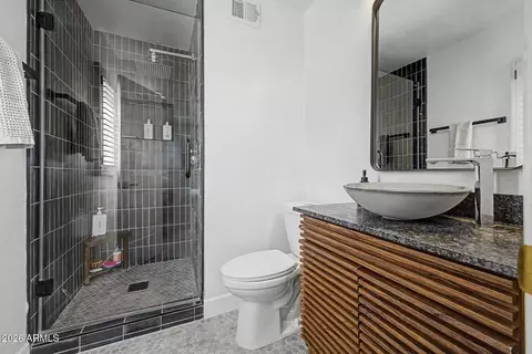 Bath - 3436 E Glenrosa Ave, Phoenix, AZ 85018 photo 1 of 2
