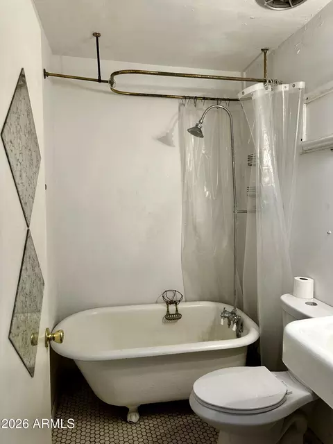 Bath - 655 Holly Ave, Jerome, AZ 86331 photo 1 of 1