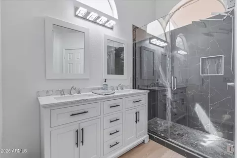 Bath - 4321 E Rowel Rd, Phoenix, AZ 85050 photo 2 of 3