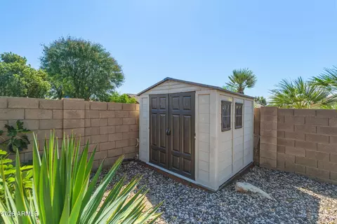 Exterior - 4321 E Rowel Rd, Phoenix, AZ 85050 photo 6 of 9