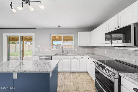 Kitchen - 2111 E Patrick Ln, Phoenix, AZ 85024 photo 1 of 5