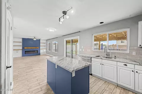 Kitchen - 2111 E Patrick Ln, Phoenix, AZ 85024 photo 2 of 5