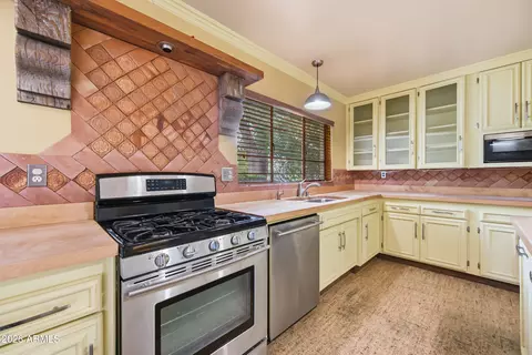 Kitchen - 1808 W Avalon Dr, Phoenix, AZ 85015 photo 4 of 6
