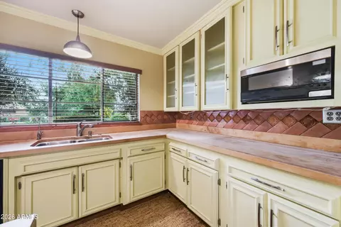 Kitchen - 1808 W Avalon Dr, Phoenix, AZ 85015 photo 3 of 6