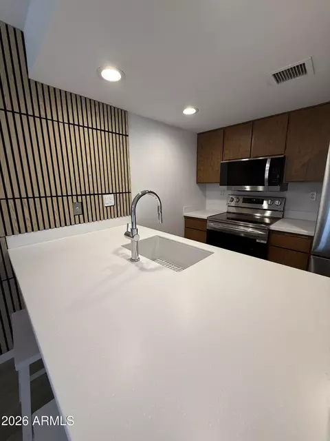 Kitchen - 3033 E Devonshire Ave #1001, Phoenix, AZ 85016 photo 4 of 6