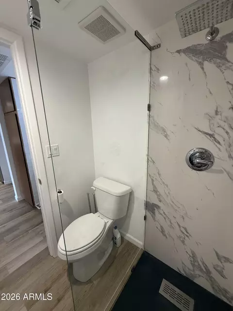 Bath - 3033 E Devonshire Ave #1001, Phoenix, AZ 85016 photo 5 of 6