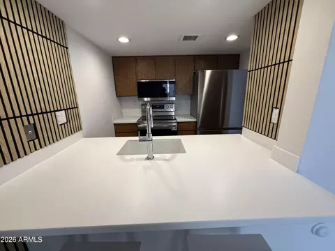 Kitchen - 3033 E Devonshire Ave #1001, Phoenix, AZ 85016 photo 5 of 6