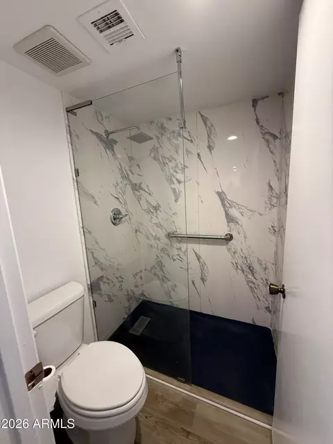 Bath - 3033 E Devonshire Ave #1001, Phoenix, AZ 85016 photo 6 of 6