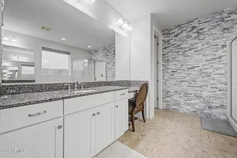 Bath - 3641 E Narrowleaf Dr, Gilbert, AZ 85298 photo 4 of 10