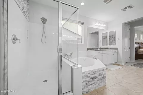 Bath - 3641 E Narrowleaf Dr, Gilbert, AZ 85298 photo 6 of 10