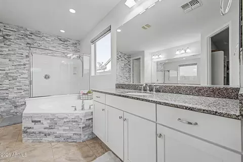 Bath - 3641 E Narrowleaf Dr, Gilbert, AZ 85298 photo 3 of 10