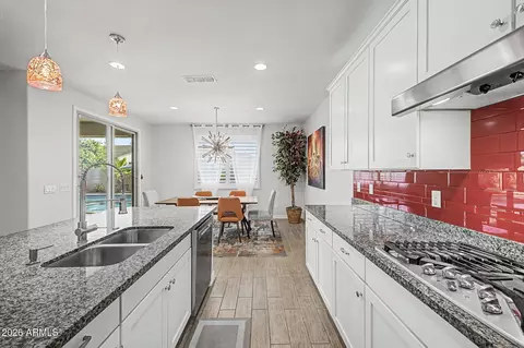 Kitchen - 3641 E Narrowleaf Dr, Gilbert, AZ 85298 photo 6 of 7