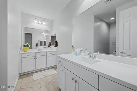 Bath - 3641 E Narrowleaf Dr, Gilbert, AZ 85298 photo 9 of 10
