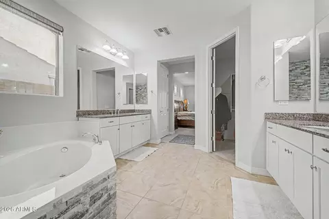 Bath - 3641 E Narrowleaf Dr, Gilbert, AZ 85298 photo 7 of 10