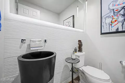 Bath - 3641 E Narrowleaf Dr, Gilbert, AZ 85298 photo 2 of 10