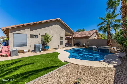 Exterior - 551 E Sherri Dr, Gilbert, AZ 85296 photo 9 of 10