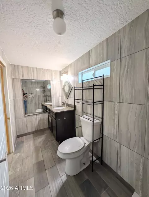Bath - 2206 E Yale St, Phoenix, AZ 85006 photo 4 of 5