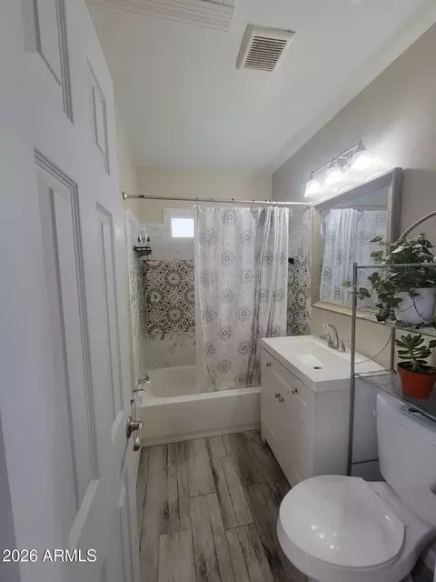 Bath - 2206 E Yale St, Phoenix, AZ 85006 photo 1 of 5