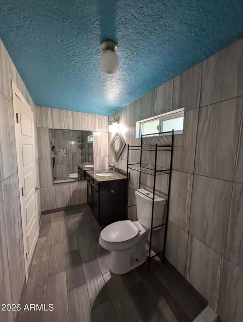 Bath - 2206 E Yale St, Phoenix, AZ 85006 photo 3 of 5