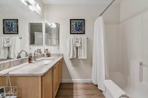 Bath - 3944 N 14th St, Phoenix, AZ 85014 photo 3 of 3