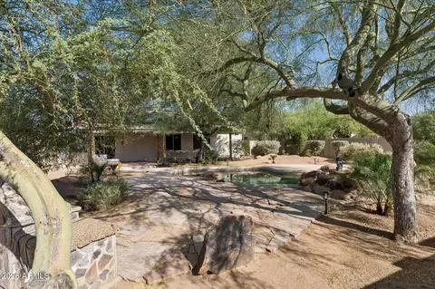 Exterior - 3944 N 14th St, Phoenix, AZ 85014 photo 8 of 12