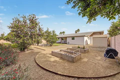 Exterior - 3910 E Shangri La Rd, Phoenix, AZ 85028 photo 6 of 8