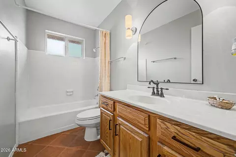 Bath - 3910 E Shangri La Rd, Phoenix, AZ 85028 photo 2 of 2