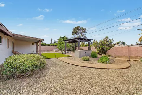 Exterior - 3910 E Shangri La Rd, Phoenix, AZ 85028 photo 4 of 8