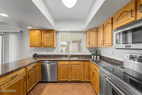 Kitchen - 3910 E Shangri La Rd, Phoenix, AZ 85028 photo 3 of 4