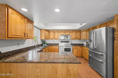 Kitchen - 3910 E Shangri La Rd, Phoenix, AZ 85028 photo 2 of 4
