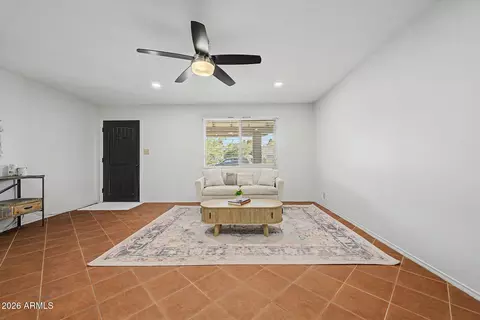 Living - 3910 E Shangri La Rd, Phoenix, AZ 85028 photo 1 of 3