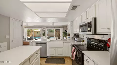 Kitchen - 4405 Estes Way, Phoenix, AZ 85044 photo 2 of 2