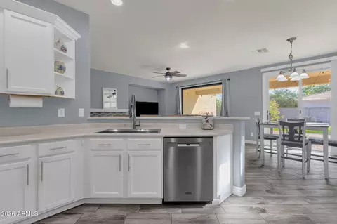 Kitchen - 4708 E Cloudburst Dr, Gilbert, AZ 85297 photo 2 of 4