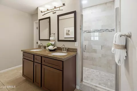 Bath - 2314 E Montecito Ave, Phoenix, AZ 85016 photo 1 of 4